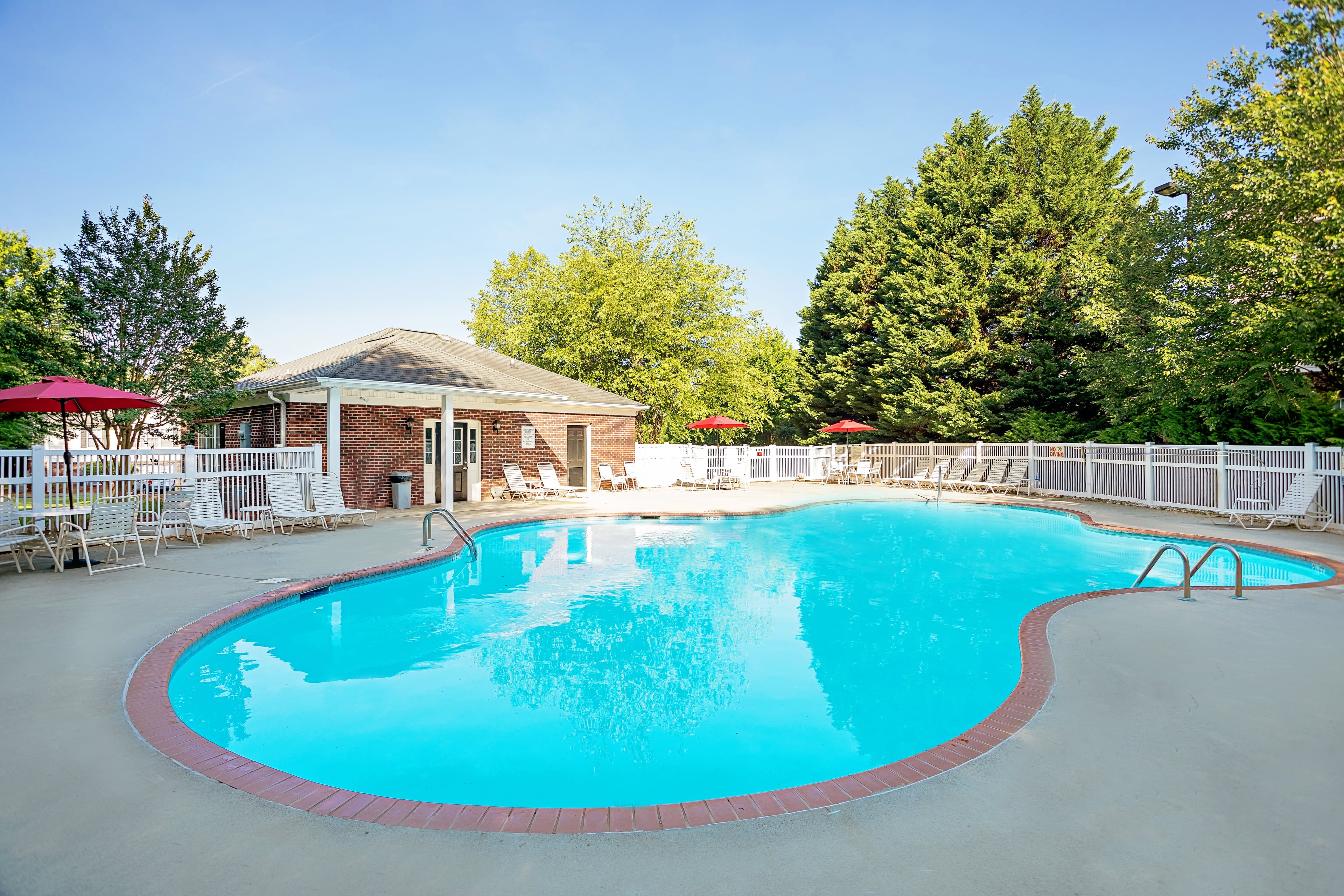 The resort-style pool at Bromley Park
