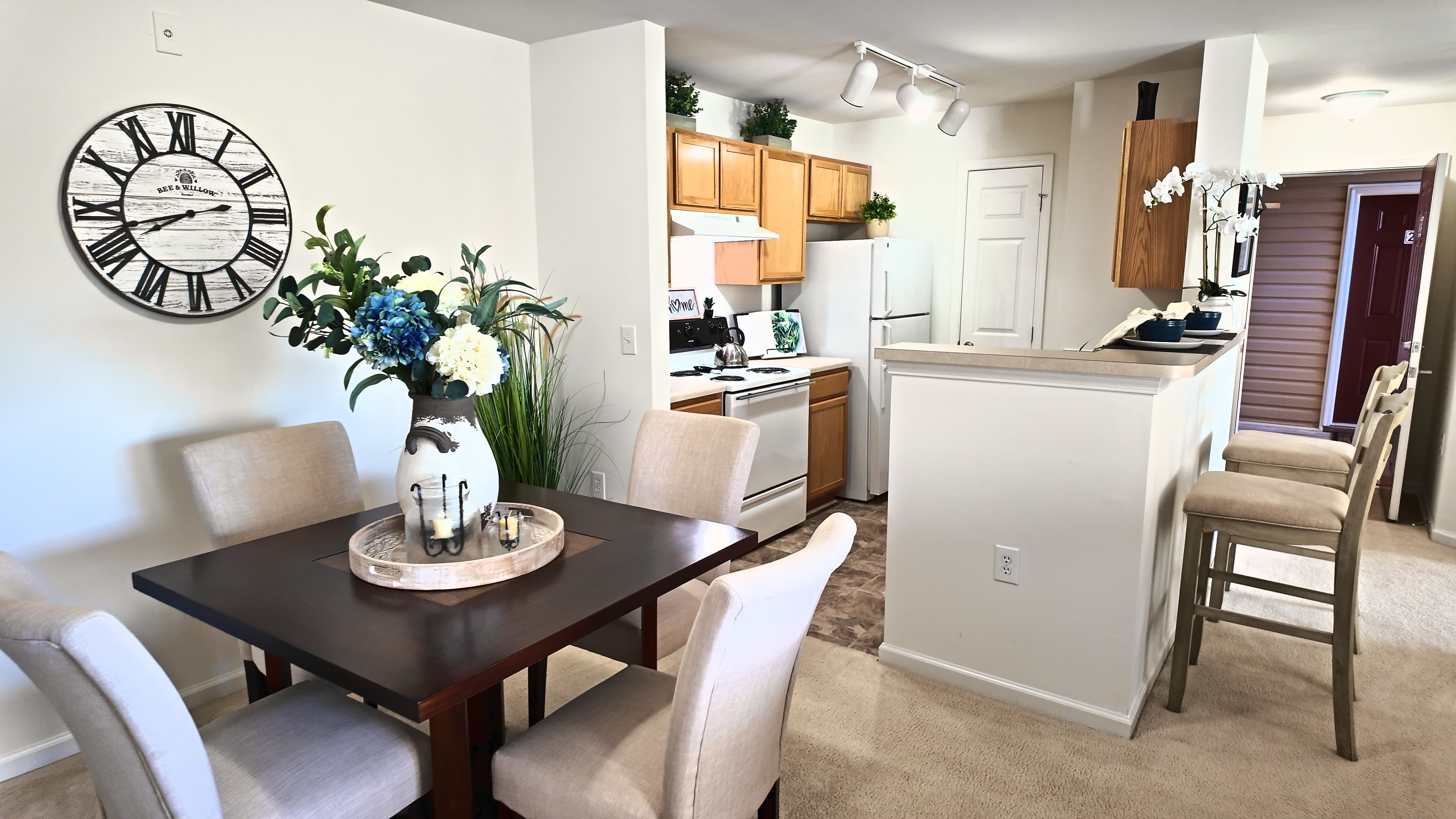 Kitchen and dining at Legacy Park