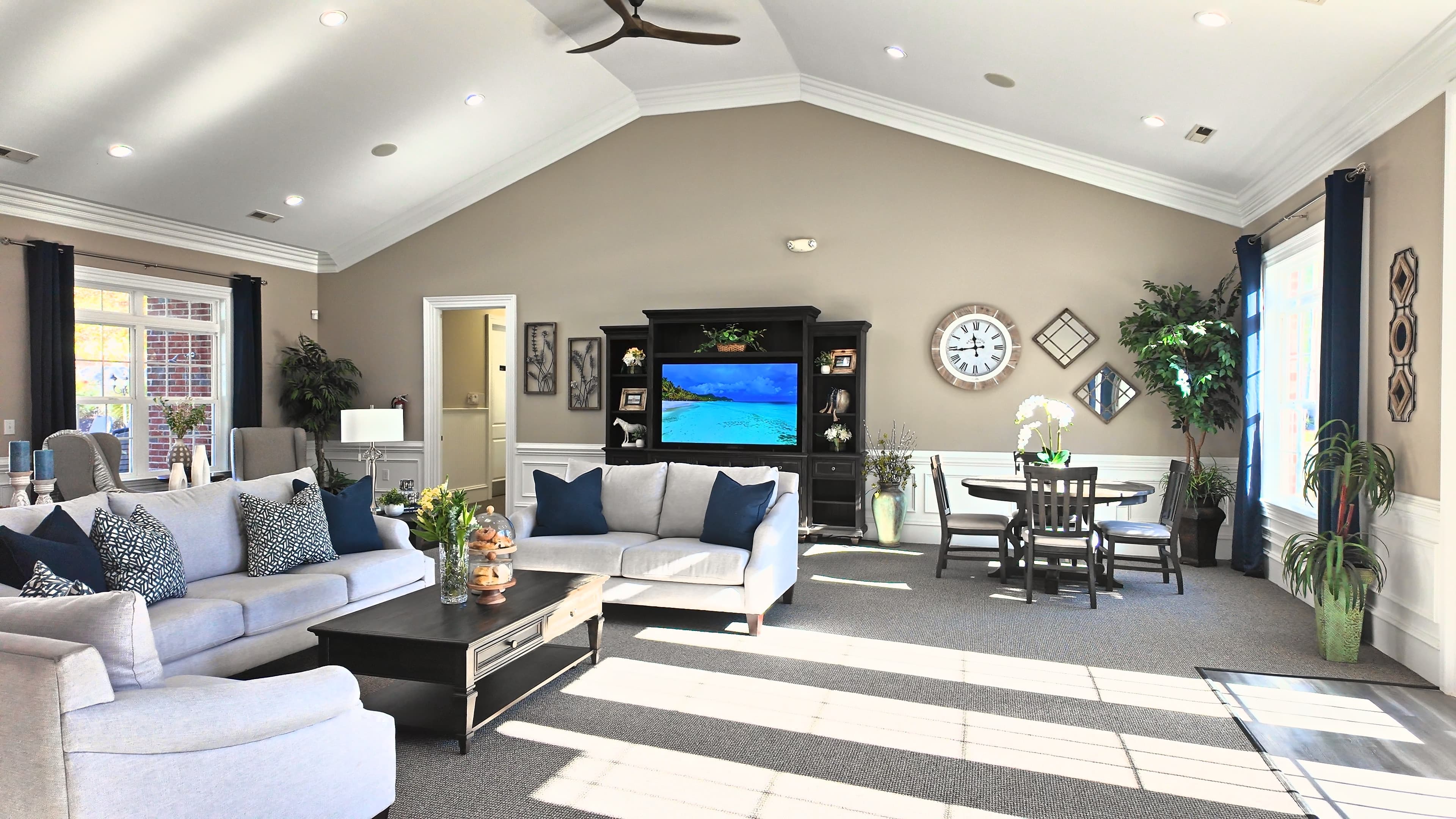 The clubhouse lounge at Providence Pointe