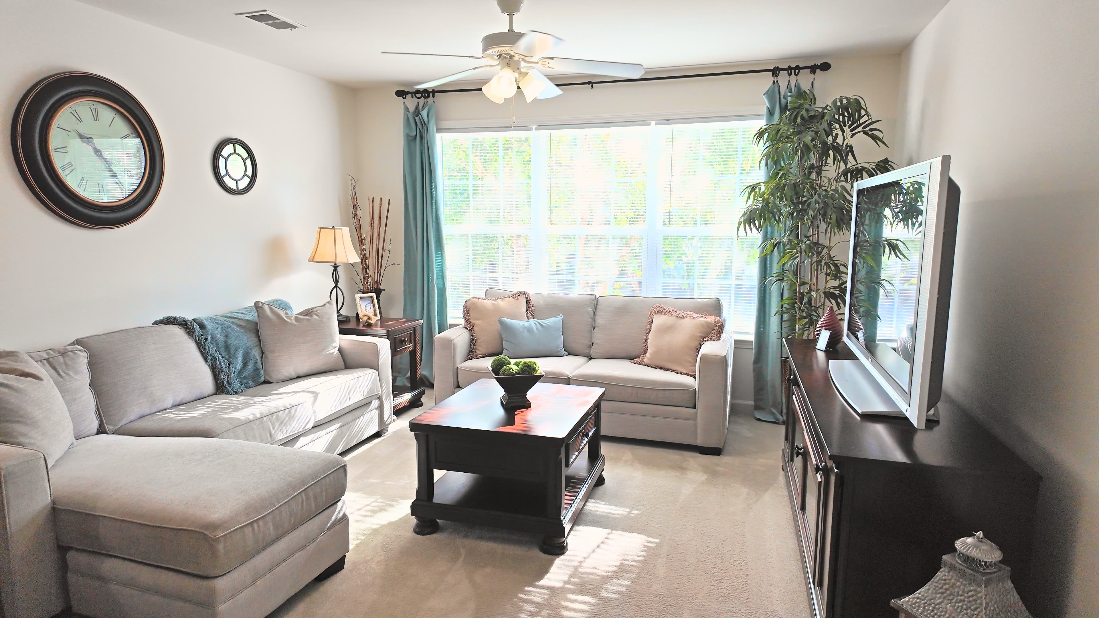 Living room in an apartment at Providence Pointe