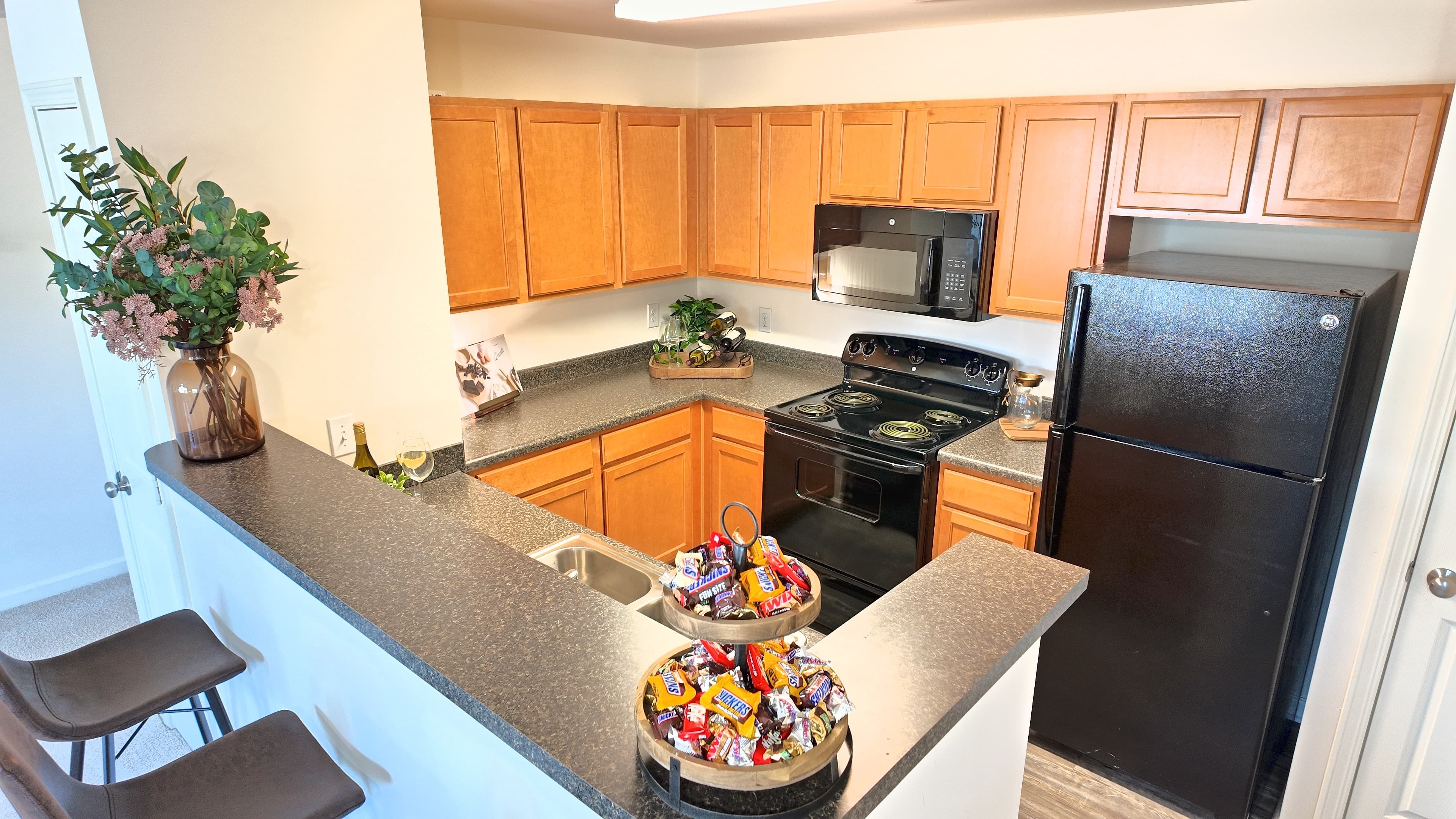 Full kitchens at The Pointe at Peters Creek