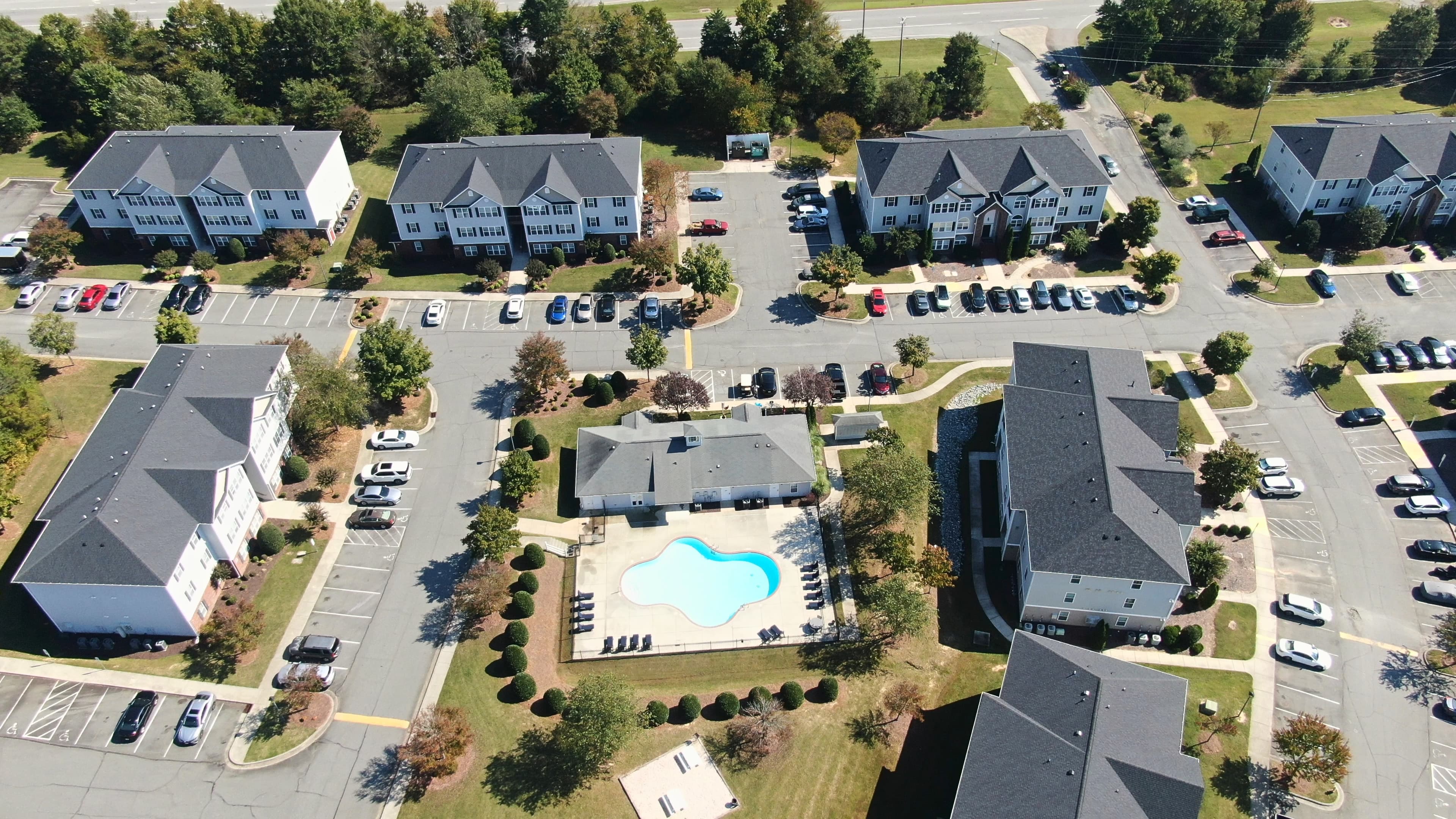 The pool and clubhouse at The Pointe at Peters Creek