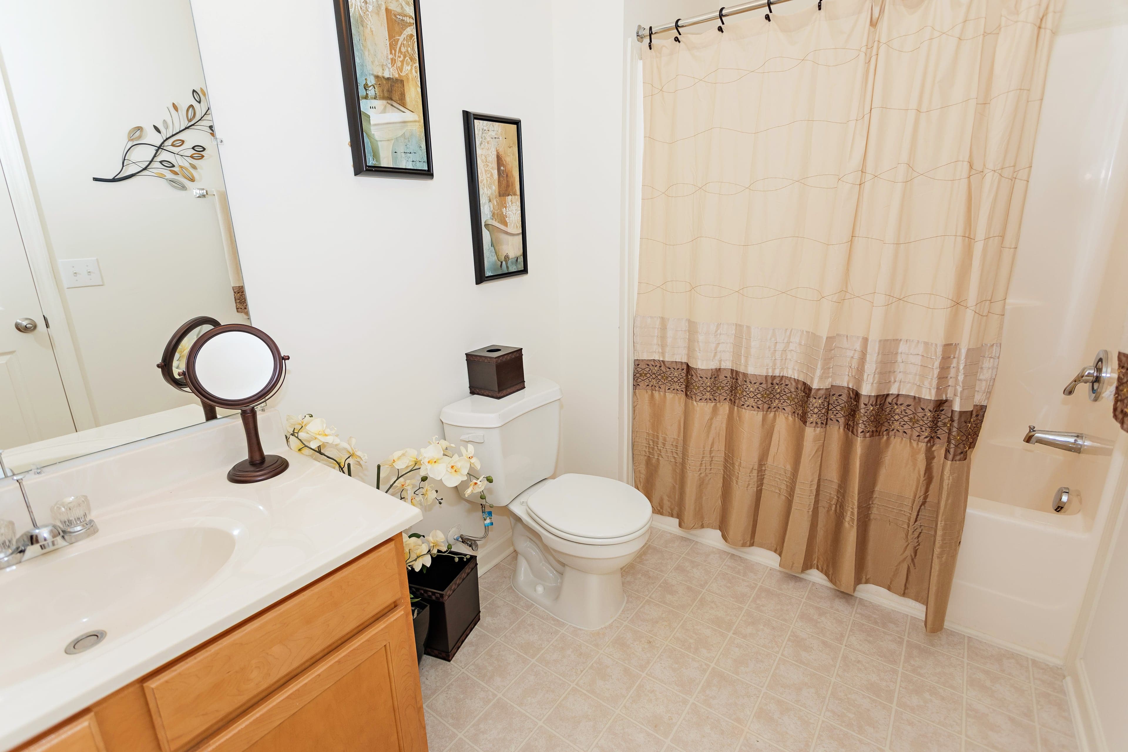 Updated bathrooms at The Pointe at Peters Creek