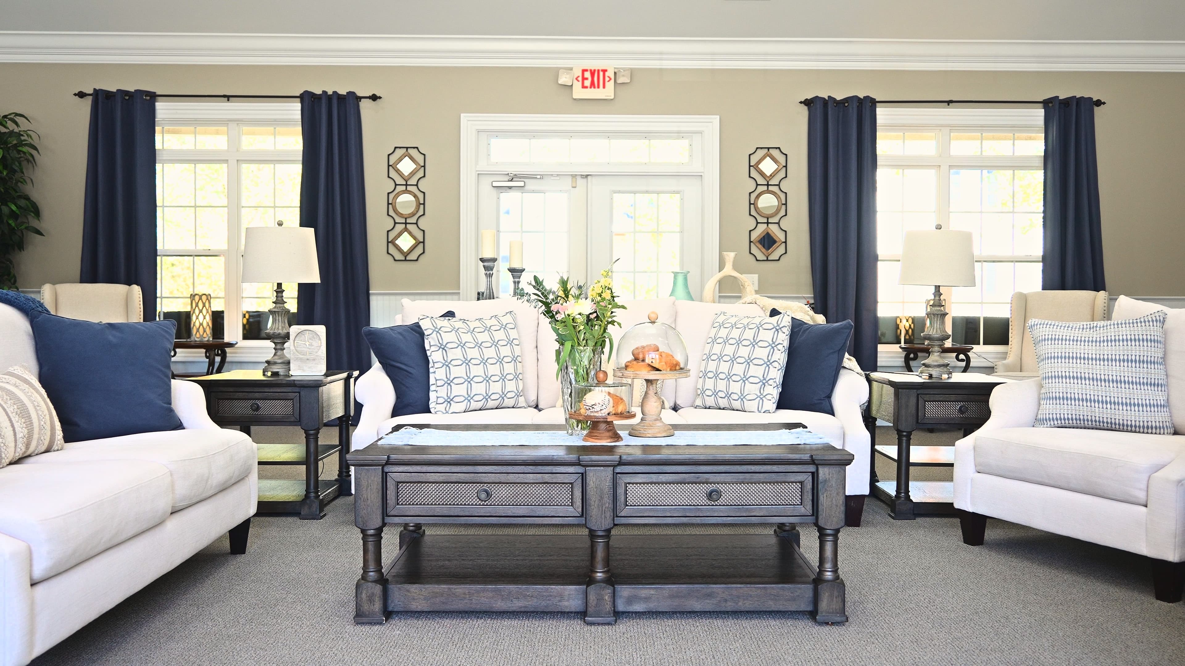 The clubhouse lounge at The Pointe at Robinhood Village
