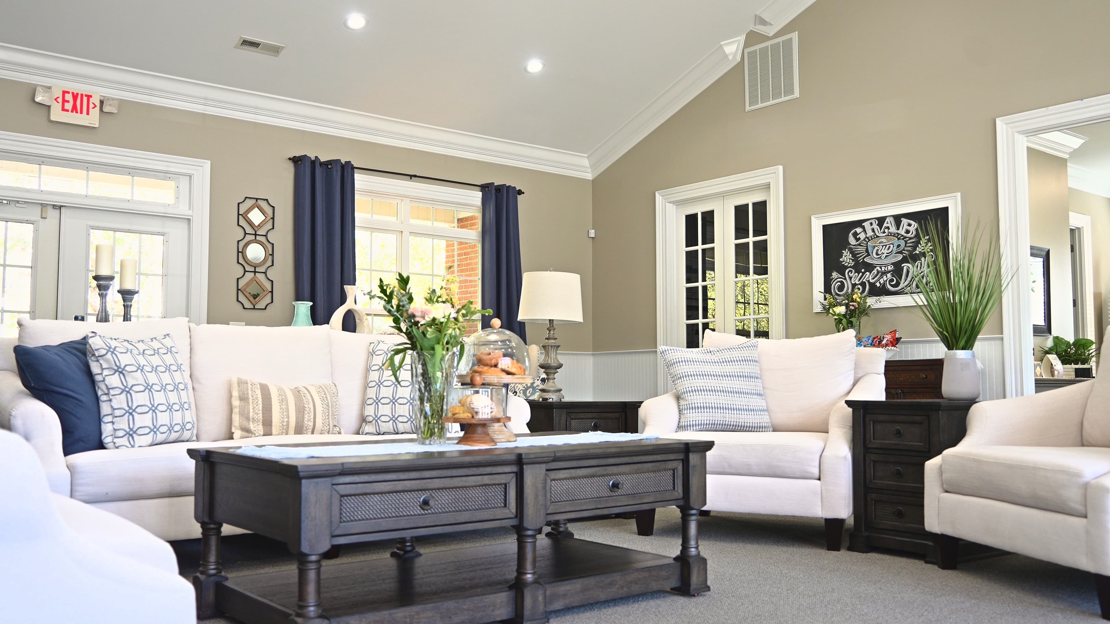 The clubhouse lounge at The Pointe at Robinhood Village